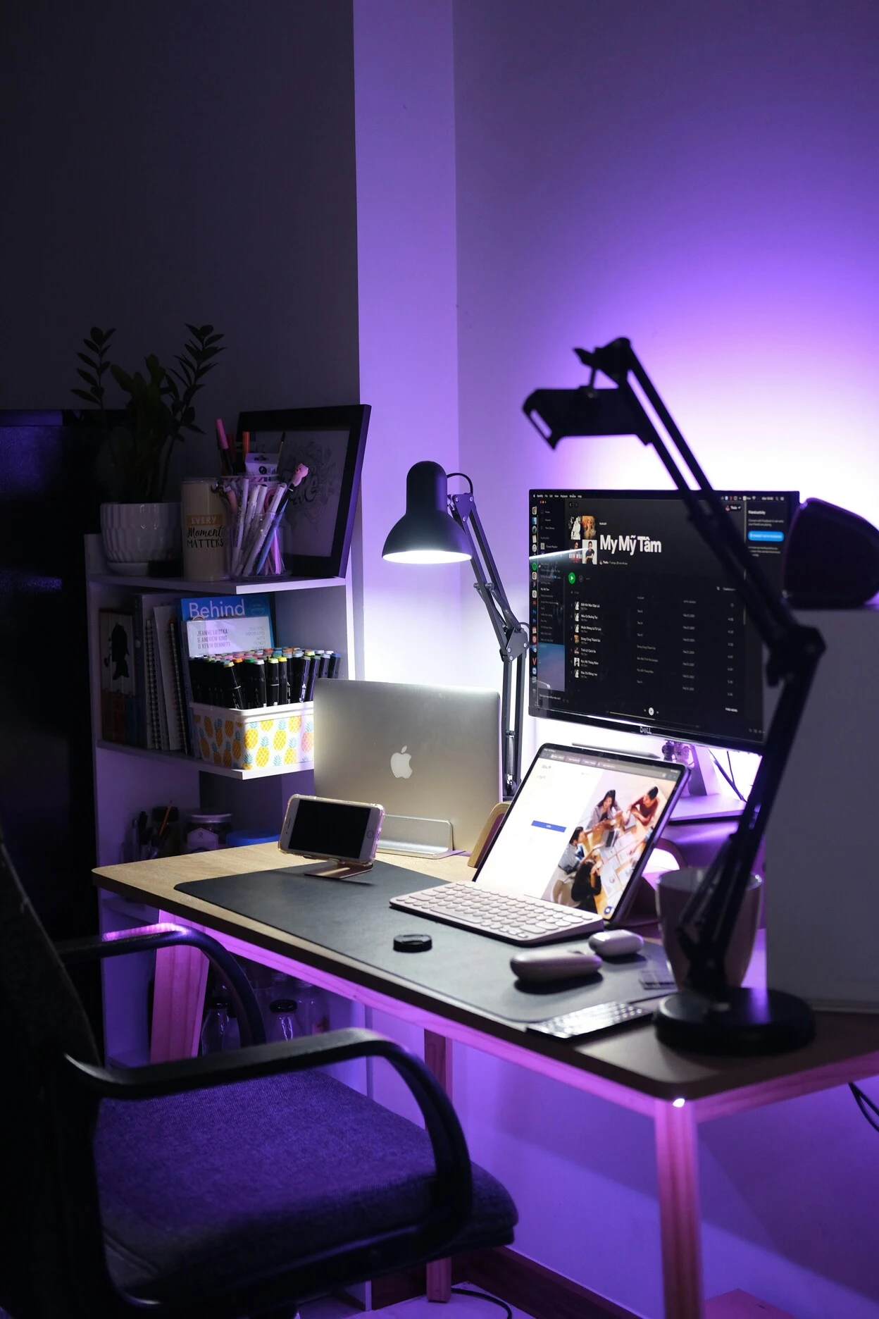/desk_2_o.webp